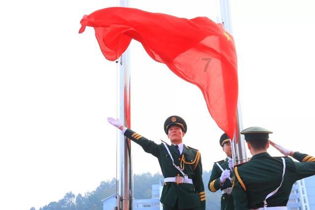 在寒冷的天气里，老年人在洗澡时应该特别注意以下几点